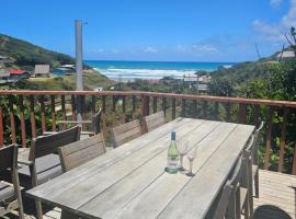 The Castle, готель у місті Baylys Beach