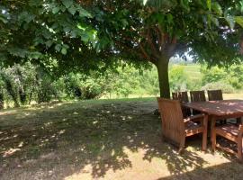 Gîte spacieux pour 8 personnes en Dordogne avec grand jardin - FR-1-616-545, Hotel in Minzac