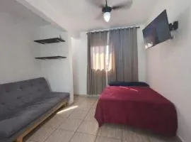 Apartamento tipo estúdio no Centro de Bertioga, Wi-Fi, Vaga, Churrasqueira, a 3 min de carro da praia e balsa