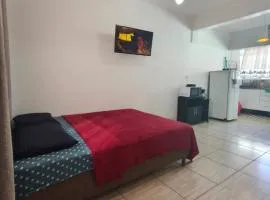 Apartamento tipo estúdio no Centro de Bertioga, Wi-Fi, Vaga, Churrasqueira, a 3 min de carro da praia e balsa