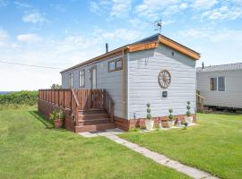 Tranquillity, Hotel in Dinas