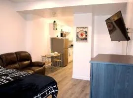 Stylish Studio Downtown w Kitchenette
