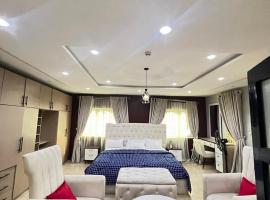 Shortlet247, hotel i Hausa