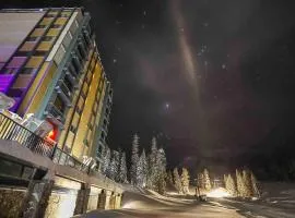 Ski in Ski out King Bed Suite Hotel Room Near Village