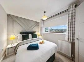 Long-short-stay Medway home with parking, WiFi &pool table