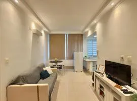 Pitangueiras, 1 quadra da praia, Apartamento para 5 pessoas com ar condicionado no quarto