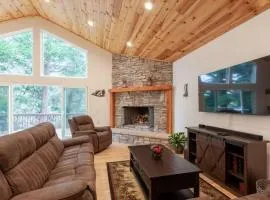 Hillside Hideaway - game rm - master spa - Luxury