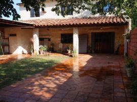 Petite Maison Camping, hotel em Limpio