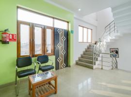 Hotel O Trimurti Palace, ξενοδοχείο σε Gomti Nagar