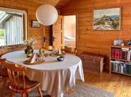 Traditional Cabin With Sea View In Jæren, hotel a Sirevåg