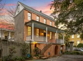 Unique & Charming 1 Bedroom One Block to King St