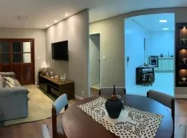 Apê 306 Reformado, central, com garagem, faça tudo à pé