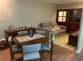 Apê 306 Reformado, central, com garagem, faça tudo à pé