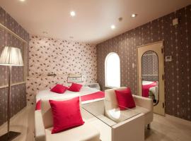 ホテルラフィネ: Toyonaka şehrinde bir otel