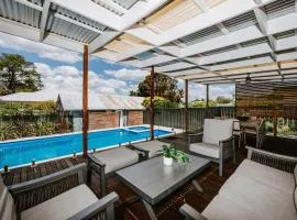 Ironbark Oasis - Serene Poolside Haven by Mudgee CBD