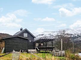 Amazing Home In Tovik With House A Mountain View – hotel w mieście Tovik