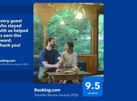 野窓 Nomadノマド Tsuwano GuestHouse & Cafe Lounge, &phi;&theta;&eta;&nu;ό &xi;&epsilon;&nu;&omicron;&delta;&omicron;&chi;&epsilon;ί&omicron; &sigma;&epsilon; Tsuwano