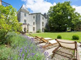 Family Estate Near A Romanesque Church, Hotel in Sers