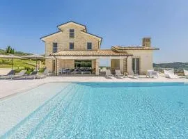 Luxury Villa With Pool In Aso Valley