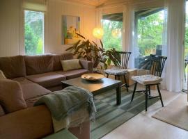 House With Outdoor Shower By Roskilde Fjord, hotell i Ølsted