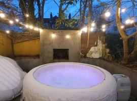 Hot Tub Emerald Escape - Private Garden & Free Parking, khách sạn ở Cardiff