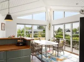 Hus Med Færgeudsigt Ved Isefjorden