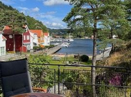 Seaside Cottage On Furuholmen Near Lindesnes: Lonestranda şehrinde bir otel
