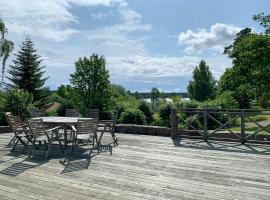 Lakehouse With Sauna And Pier Near Vättern, hotel in Hjo