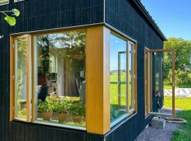 Small House Amongst Apple Trees Near Vättern, hotell i Ödeshög