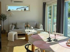 Newly Built Bungalow Near Tofta Beach, hotel v destinácii Gnisvärd