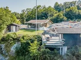Cozy Cabin With Fjord View And Fireplace