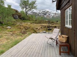 Elegant Mountain Cabin With Stunning View โรงแรมในBrekka