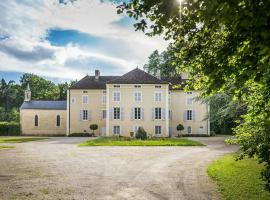 Château With 9-Hectare Park Near Beaune, hotel a Chaudenay