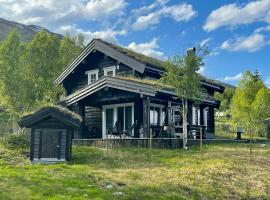 Timber Cabin With Outdoor Spa Near Stranda, hotel di Brunstad