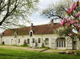 18Th-Century Farmhouse Near Loire Châteaux, Hotel in Villentrois