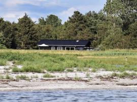 Timber Cabin With Guest House Near Dragsholm，Hønsinge的飯店
