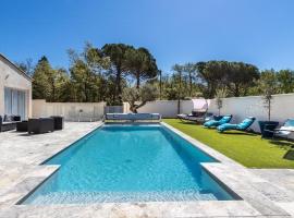 Villa With Pool And Play Area In Camps-La-Source โรงแรมในCamps-la-Source