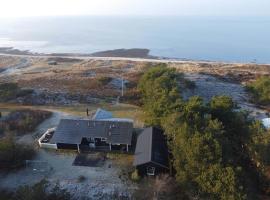 Holiday Home With Private Beach Trail And Sea View, hotell i Trend