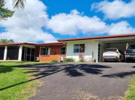 Happy Valley 10 - Your Private Piece of Paradise!, hotell i Miriwinni