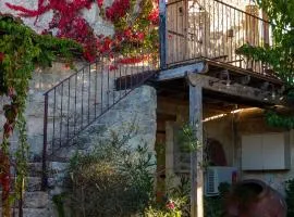 Elinn Traditional Suites