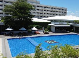 Pangeran Beach Hotel, отель в Паданге