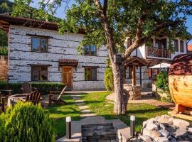 Villa Martina, hótel í Smilyan