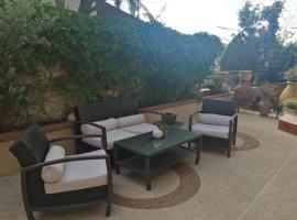Beautiful studio apartment with garden, hotell i Mashabbe Sade