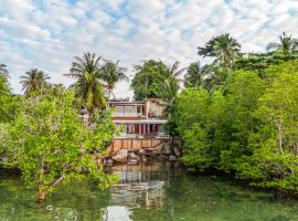 Villa Amrita - Oceanfront Villa with Private Beach, hotell med bubbelbad i Koh Phangan