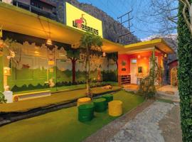 Whoopers Hostel Kasol, Choj, готель у місті Касоль
