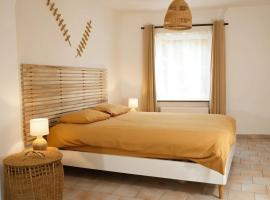 La Maisonnette - 2 chambres, parking, jardinet & calme, hotel din Tournai