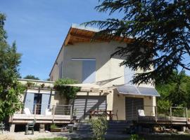 Maison familiale avec grand jardin à Mane, hotel v destinaci Mane