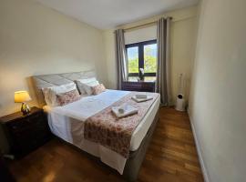 Apartment in the city of Funchal up 2 at 6 pers, хотел в Gaula