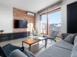 Bright Air conditioned Apartment with Parking and Spa by Noclegi Renters