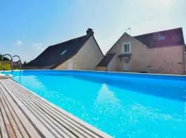 Maison spacieuse avec piscine et vue sur jardin à Fourches